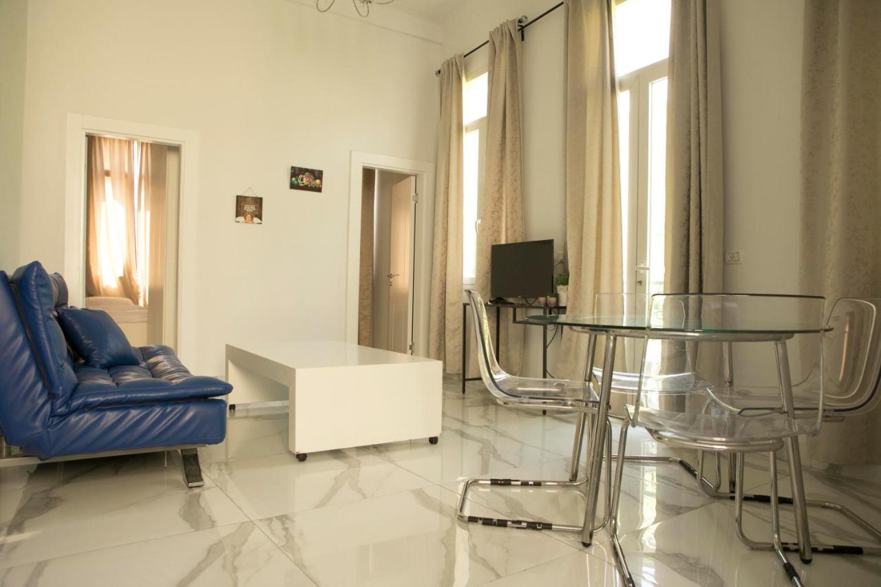 Bauhaus Stylish Apartments - By Bookiz Tel Aviv Exterior foto